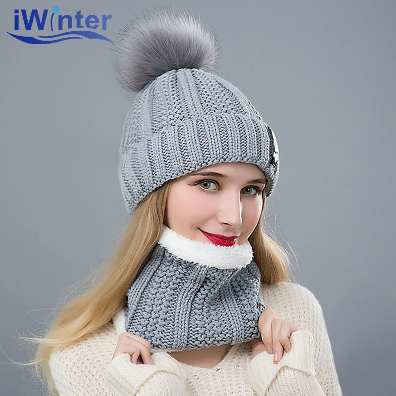 Iwinter Новинка года Skullies шапочки Для женщин зимние Шапки трикотажные Мех мяч pom теплый крючком Шапки Двойка унисекс Шапки Шарфы