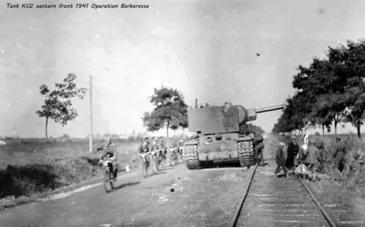 Tank-KV2-eastern-front-1941-Operation-Barbarossa