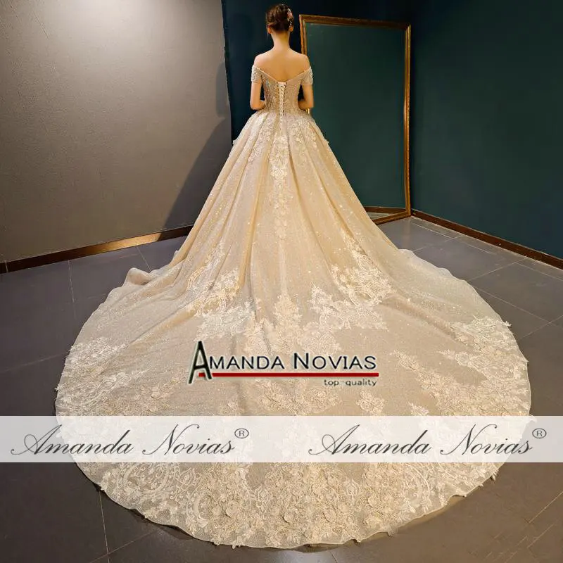 Потрясающий дизайн с открытыми плечами блестящая ткань бальное платье Свадебные платья