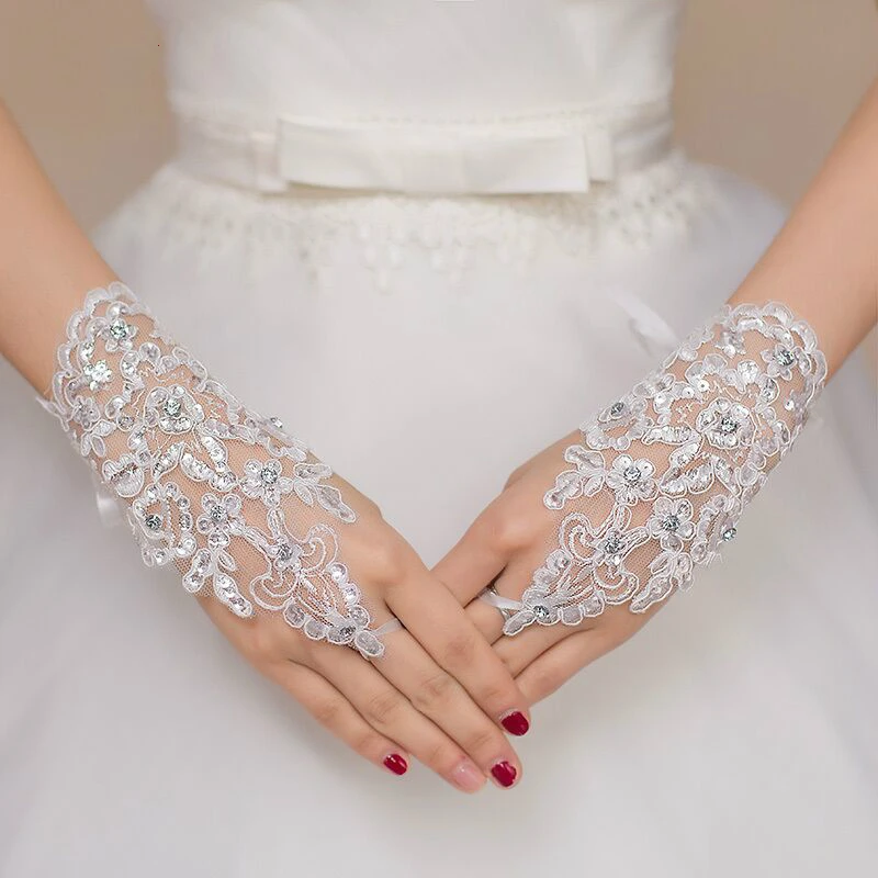 

White Or Ivory Short Wedding Gloves Fingerless Bridal Gloves For Women Bride Red Lace Gloves Luva De Noiva Wedding Accessories