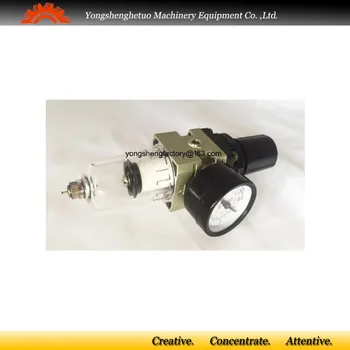 

Air filter with pressure gauge