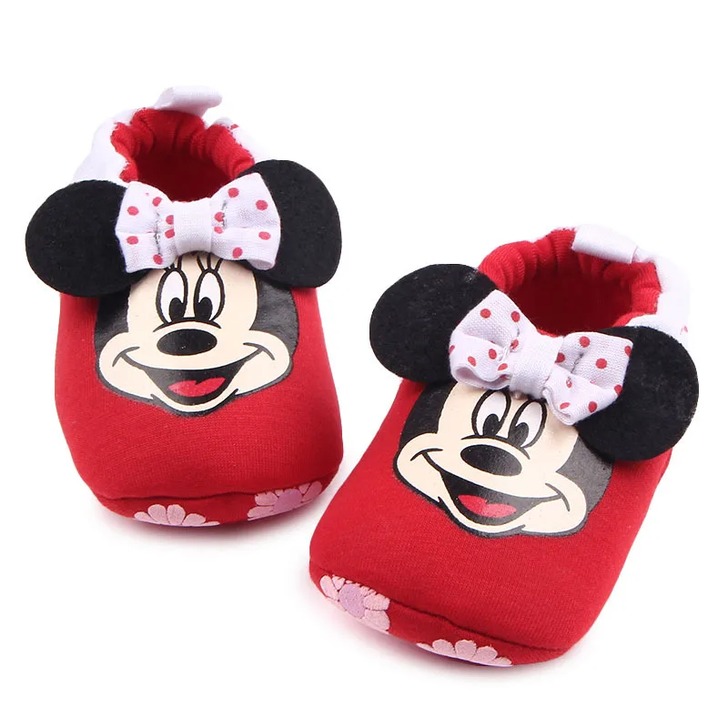 Детские тапочки с Микки-Маусом и Минни; удобная обувь для новорожденных; домашняя обувь с мягкой подошвой для мальчиков и девочек; первые ходунки для семьи