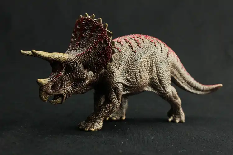 Model Triceratops Dinosaur Gambar Tangan Dicat Lembut Pvc Koleksi