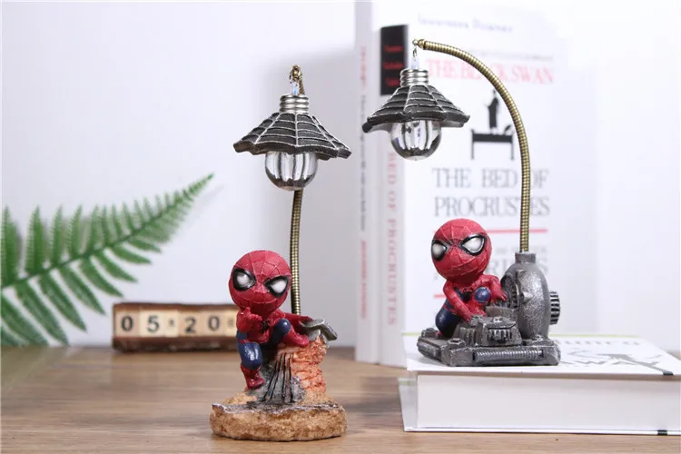 Фигурка Человека паука маленькая настольная лампа Marvel Мстители Милая модель