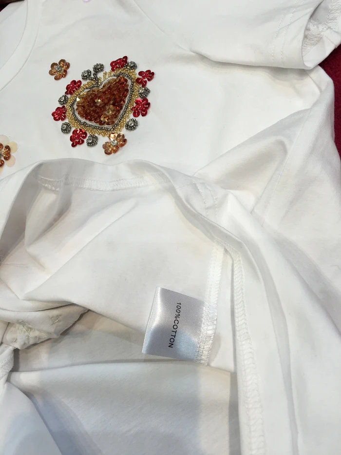 Высокое качество белый женские летние дизайнерские модные красные сердца расшитые блестками короткие рукава, с бисером хлопок футболка белый