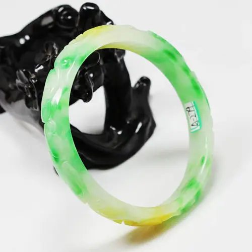 

01805 Beautiful Hand-carved Emerald Green Jadeite Jade Gems Bracelet Bangle