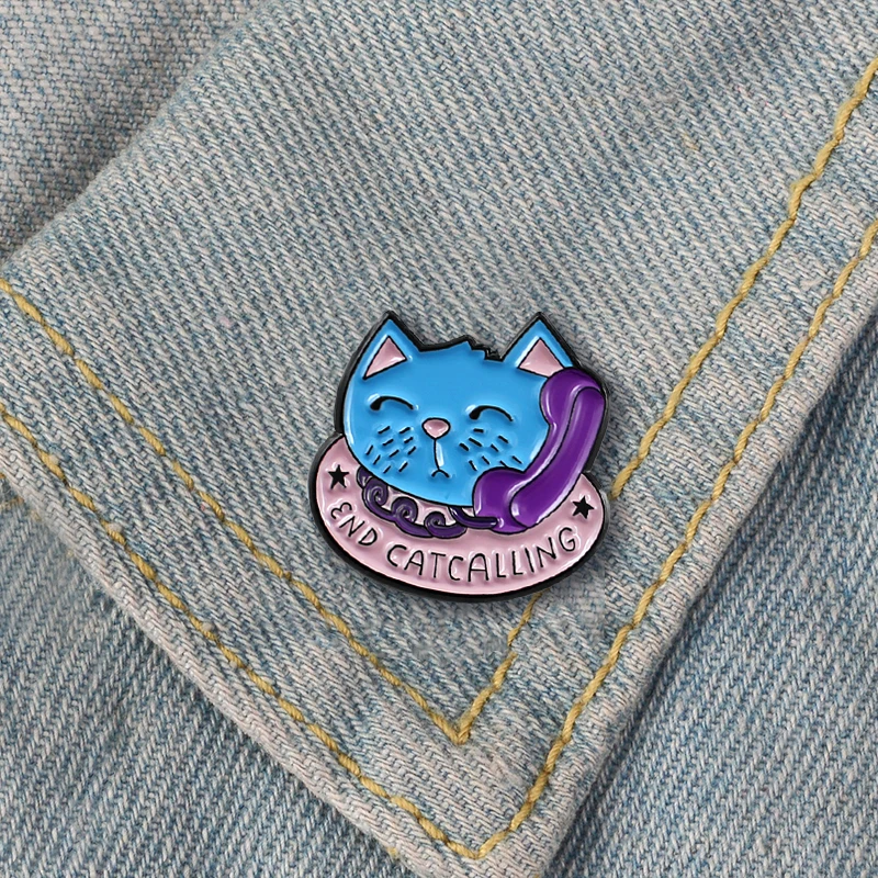 END CAT CALLING Blue Cat Metal Enamel Brooch with Phone and Friends Chat Badge Pin Personality Unique Jewelry Accessories Gift