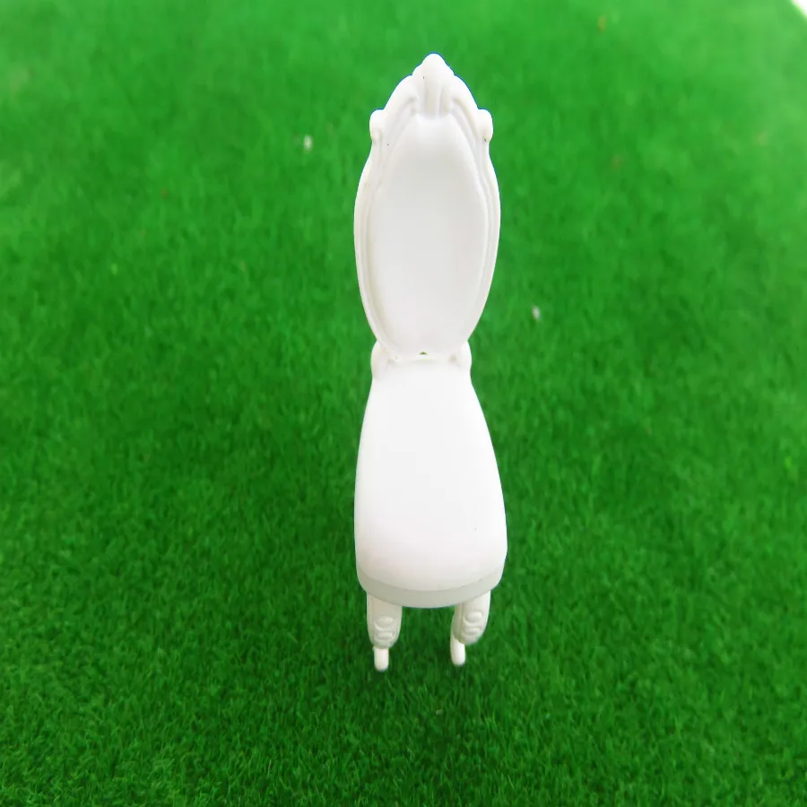 scale white chair  (1)