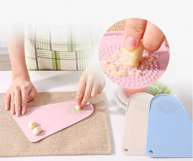 

1PC Non-toxic Wheat Straw Chopping Board Antibacterial Cutting Board Grinding Ginger Garlic Function Kitchen Block LY 005
