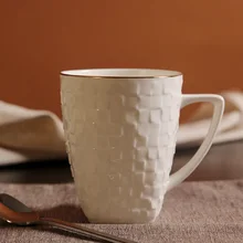 Брендовые высококачественные керамические креативные кружки и чашки из костяного фарфора, молочный чай, кофейные кружки и чашки с рукояткой в клетку