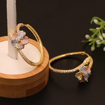 

Lanyika Fashion Jewelry Graceful Flowers Hoop Earrings Micro Paved for Woman Wedding Engagement Luxury Bridal Earring Gift