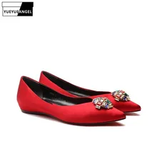 Новинка года; женские красные шелковые свадебные модельные туфли; элегантные кожаные туфли на плоской подошве с острым носком; женские вечерние Лоферы без застежки; обувь для вождения