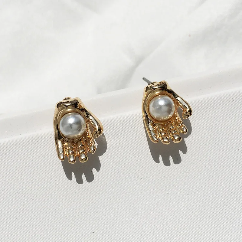 

2019 Vintage Trendy Piercing Women Decoration Stud Earrings Boucle d Oreille Simulated Pearl Hand Shaped Pendant Stud Earring