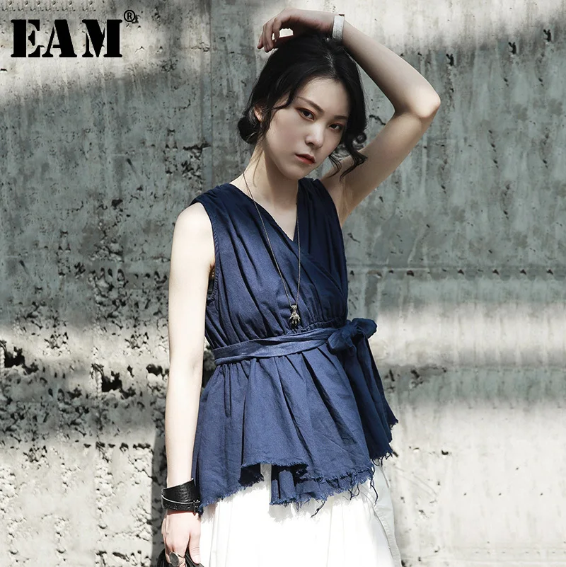  [EAM] 2020 New Spring Summer V-collar Sleeveless Blue Irregular Hem Waist Bandage Tassels Loos Shir