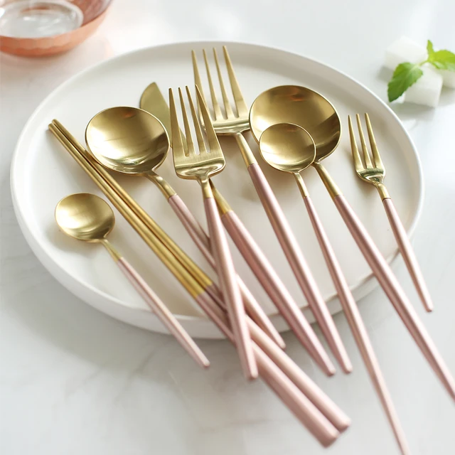Korean Royal Pink Golden Tableware Cutlery Set Dinner Knife S poon Fork Sets 18/8 Stainless