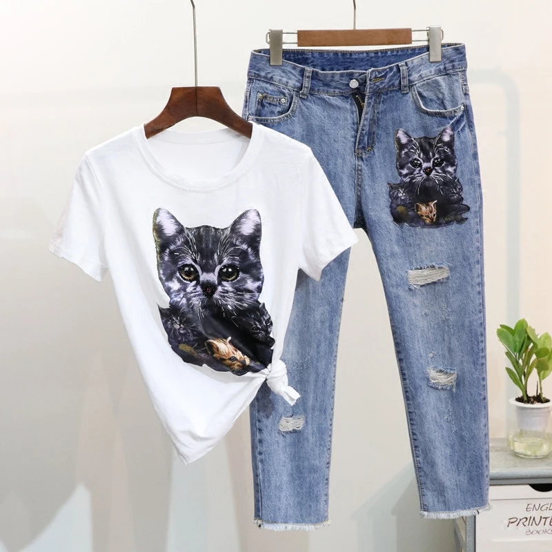 

JSXDHK M-5XL Plus Size Summer Jeans Suits Women Cartoon Cat Printed Cotton Beading White T Shirt + Denim Tassel Hole Pants Set