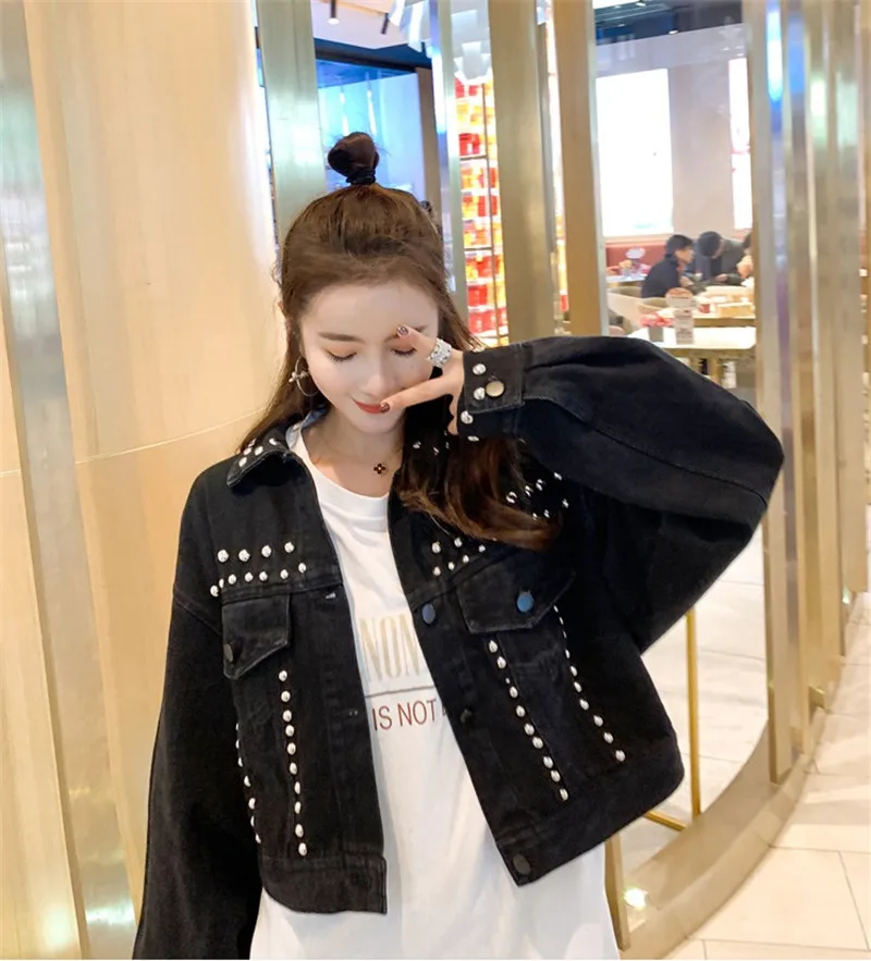 Новые весенние негабаритных джинсовая куртка, корейское производство Harajuku модная верхняя одежда для девочек; однотонные шорты Бомбер с заклепками джинсовая куртка Женское пальто наряд