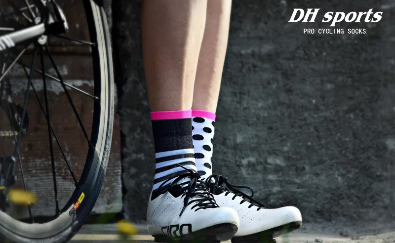 DH SPORTS New Professional Cycling Socks Protect Feet Breathable Wicking Sock Outdoor Road Bike Nylon Socks Bicycle Accessories