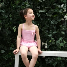 Г. девушка сплошной купальник юбка Повод комплект из 2 предметов купальники спинки Пляж Ткань бикини гидрокостюм Защита от Солнца защиты UPF50+ розовый