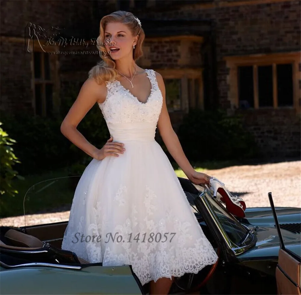 

Modest White Lace Short Wedding Dress 2016 Beaded Knee Length Wedding Gowns Bride Dress V Neck Vestido de Noiva Curto Sleeveless