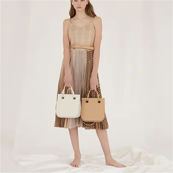 

2020 new promotion single shoulder slung Korean version of the niche designer sleek minimalist multi-layer saddle handbag women