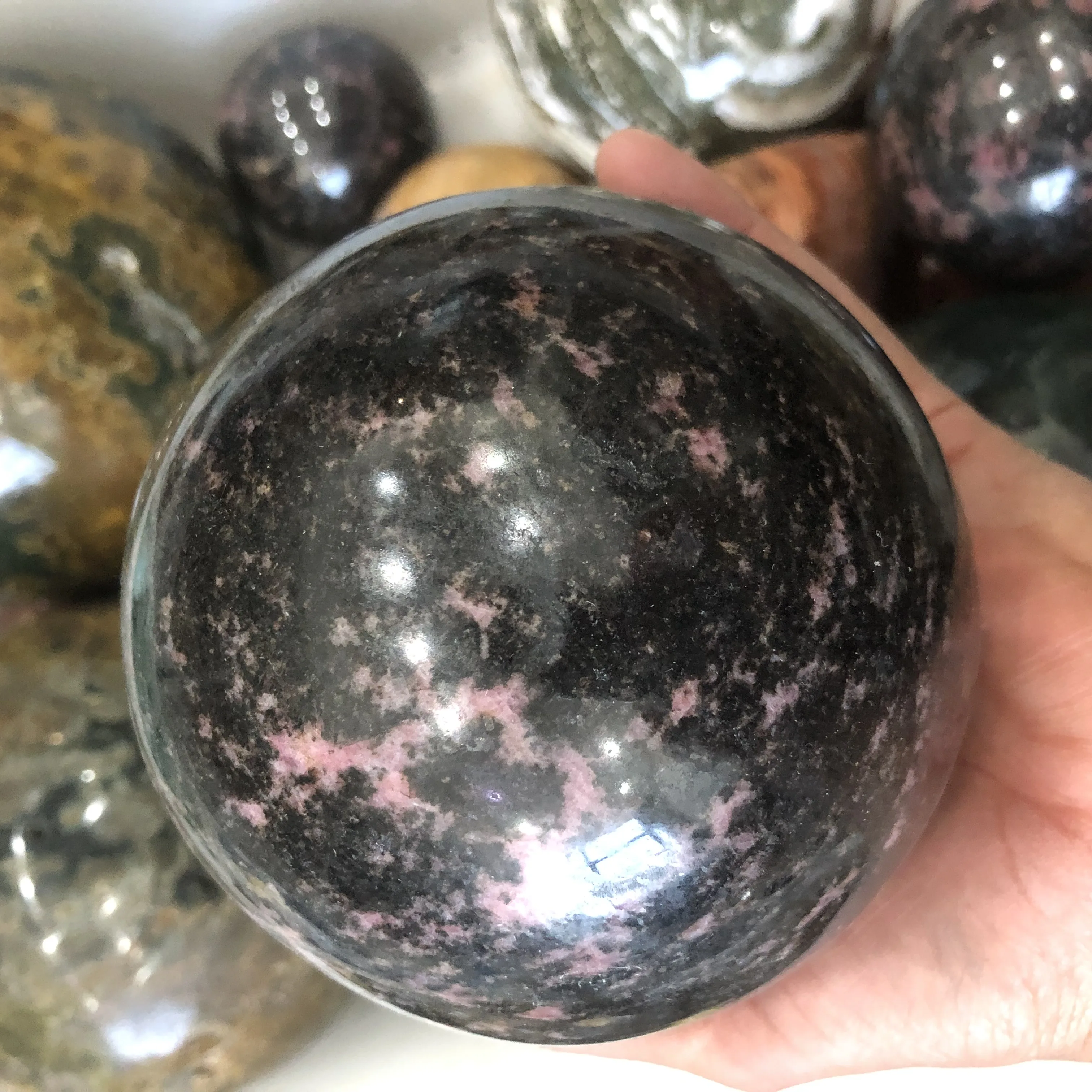 100 Millimetri Plum Turmalina Naturale Palma Cura Bola De Cristal