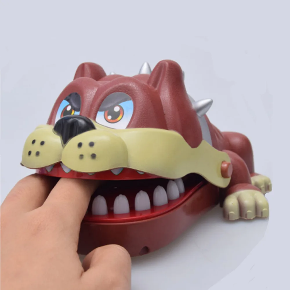 Щенок кусается. Собака играется. Игра кусающая собака. Игрушка собака дантист. Игра кусающая собака.