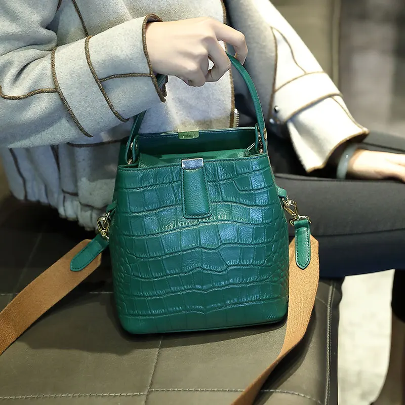 

2019 summer new embossed top layer cowhide handbags bucket bag leather shoulder Messenger bag handbag