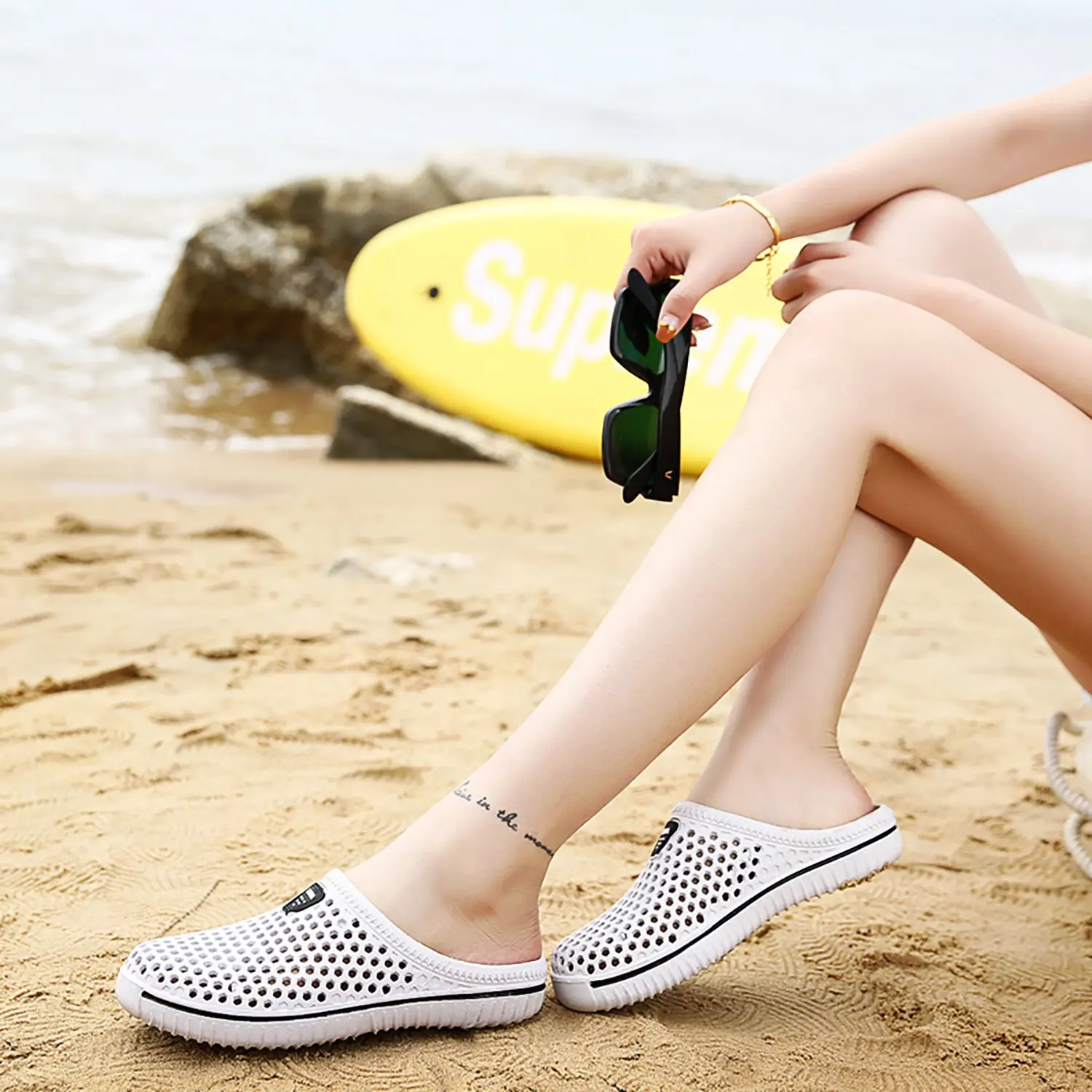 ABDB-Новинка; Летние сандалии; Мужская обувь из дышащего сетчатого материала; шлёпанцы; Сабо; дышащие Нескользящие тапочки с отверстиями для пляжа и ванной