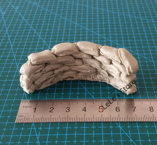 

1/35 Resin Model Sandbag wall C 7.5*2.5CM Arc Scenario Scenario Accessories