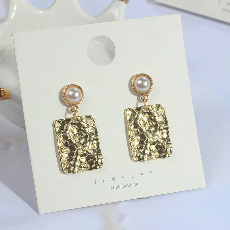 

Aretes 2019 Trendy Vintage Baroque Zinc Alloy Pearl Drop Earrings Big Metal Cold Wind Geometric Seashell Earrings Snake Print