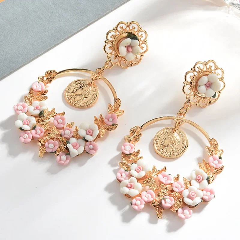 

2018 Fashion New Women's Brand Earrings Elegant Inlaid Pearl Big Flower Earrings Summer Fresh And Lovely Round Jewelry Gifts