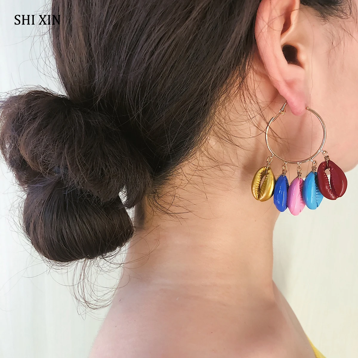 

SHIXIN Big Hoop Earrings for Women Circle Earring With Sea Shell Pendant Boho Painted Seashell Round Earing 2019 Fashion Jewelry