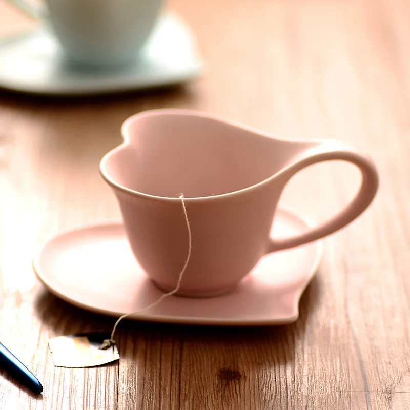 

150ml Heart Shaped Coffee Cup and Saucer Set Cute Ceramic Coffee Creative Girls Cup Wedding Cup Set Cafe Restaurant