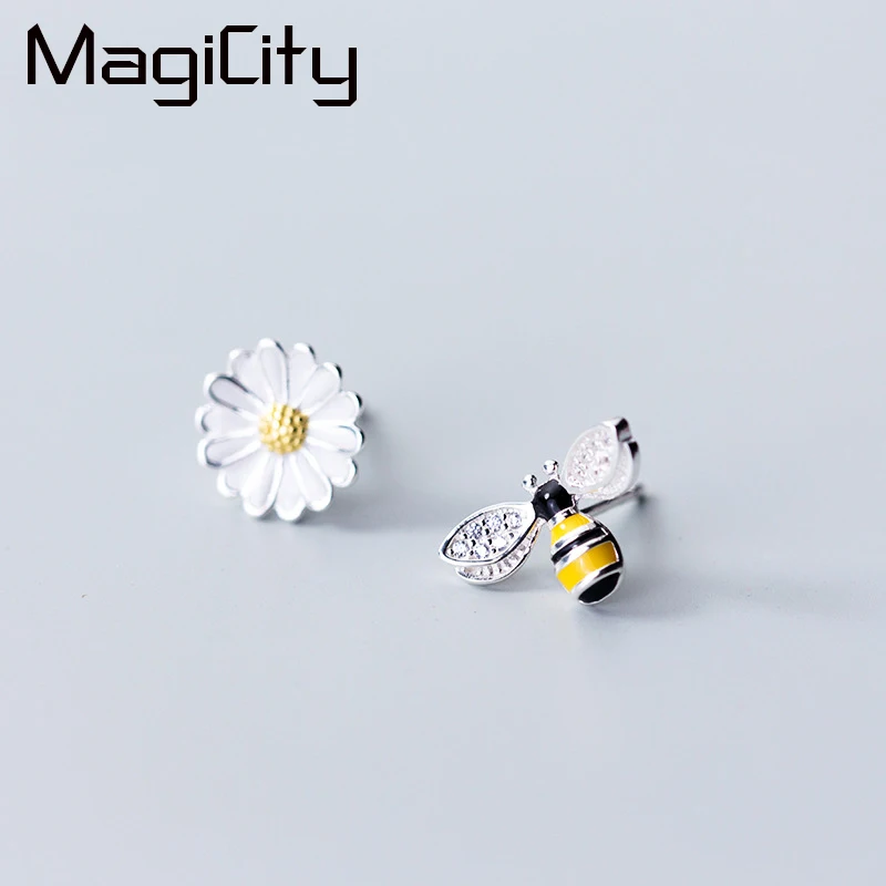 

Asymmetrical Honey Bee Flower Earrings Stud Unique 925 Sterling Silver Jewelry Insect Fly Wasp Earring for Women Men Gifts Charm