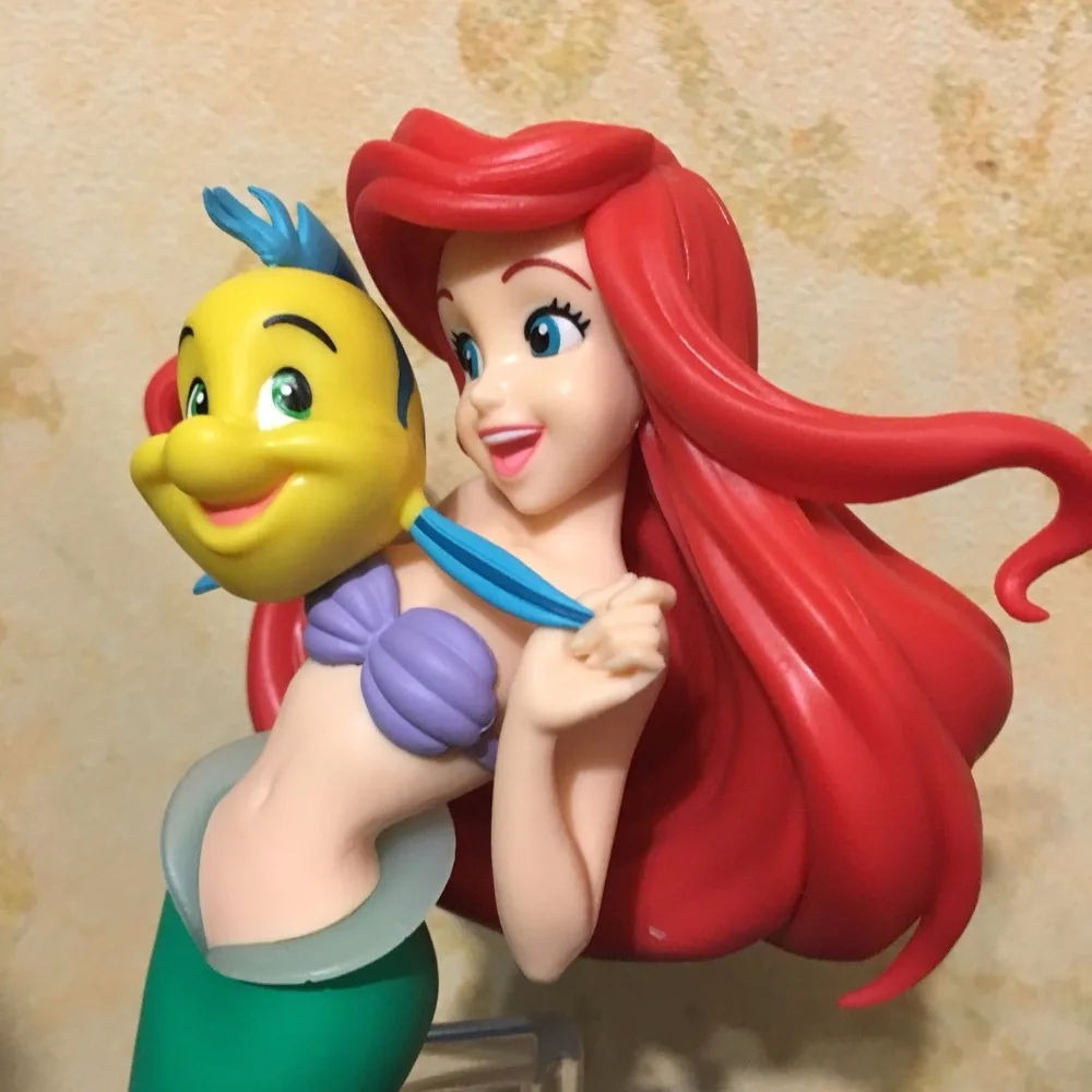 Русалочка герои имена. Как звали друзей ариэль. Ariel and eric. Рыбка ариэль зовут. Друзья русалочки ариэль.
