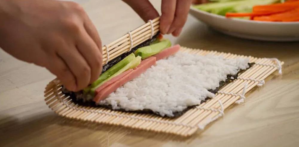 High-Quality-Sushi-Maker-Tool-Set-DIY-Sushi-Rolling-Bamboo-Mats-with-Bamboo-Spoon-Healthy-Japan-Korea-Home-Kitchen-KC1322 (6)
