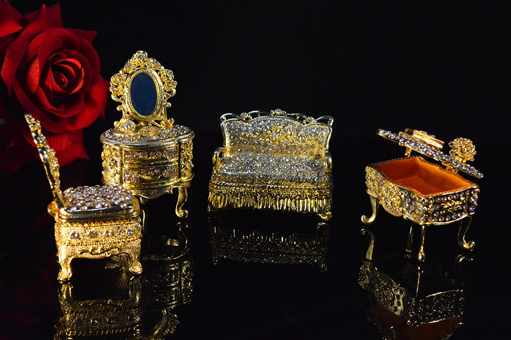 Qifu создать золото, полное бриллиантов набор мини-мебель для домашнего декора