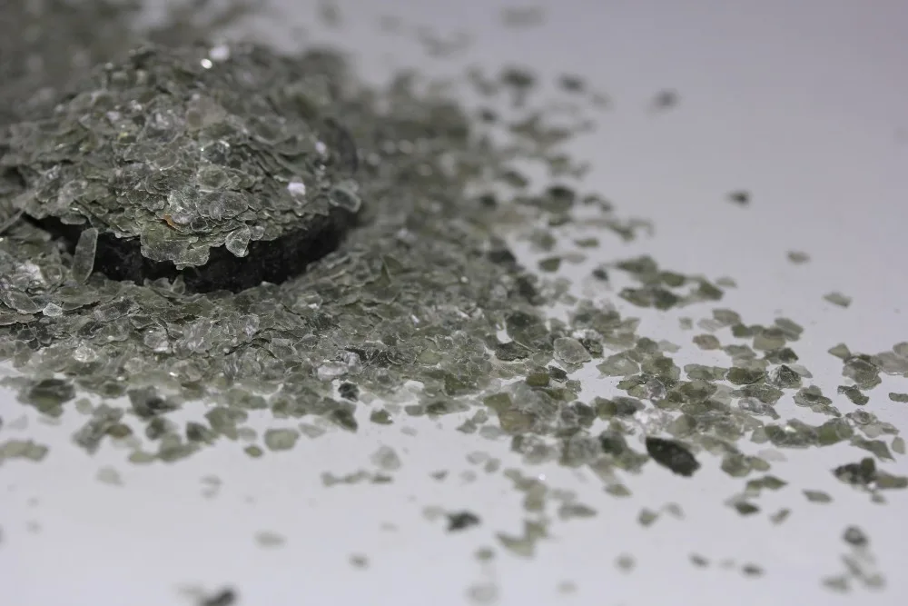 

Light Clear Green Natural Mica Flakes For Crafting Projects 3~5 mm