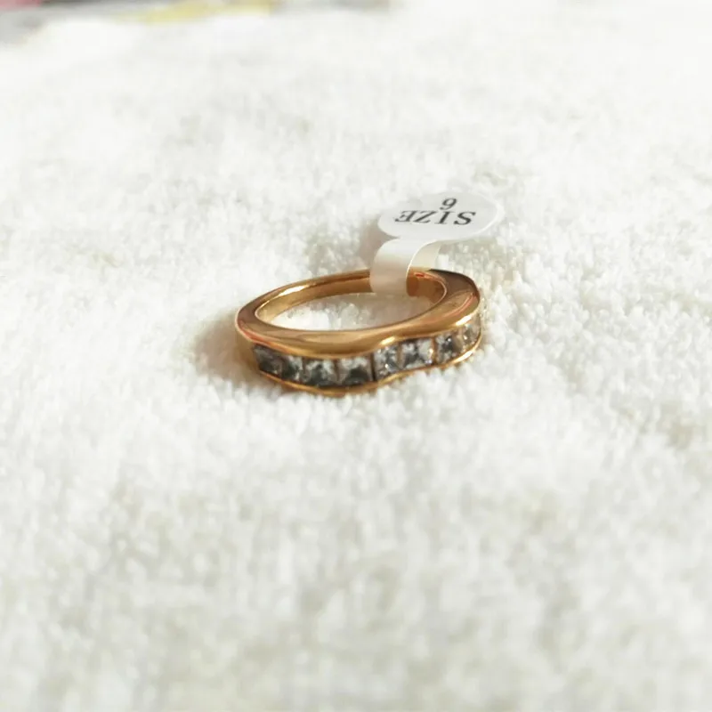

Fashion Crystal Rings Gold Stainless Steel Linear Crystal Finger Rings Jewelry For Women