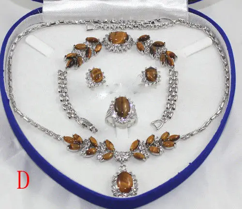 

Beautiful woman in the fashion jewelry set necklace bracelet earrings ring + box 5.23
