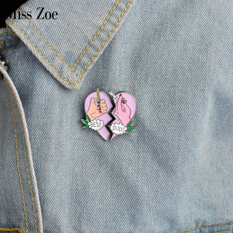 

2pcs/set BEST BUDS brooch Enamel pink heart 2 hands pins Collar Corsage Gift for Best friends forever Cartoon BFF Jewelry