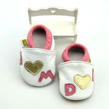 2016 zapatos lindos de la historieta para los niños la moda de cuero suave primeros caminante perro amo a la mamá la mariposa zapatos de bebé