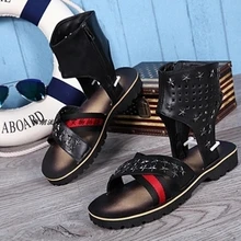 Летние Черный и белый цвета Повседневные босоножки модные кожаные открытым носком римские прохладно подошве замшевые толстой подошве мужские сандалии