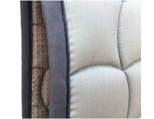 Высокое качество стеганые T/C Ткань коврик на седло, черный для скакового седла колодки