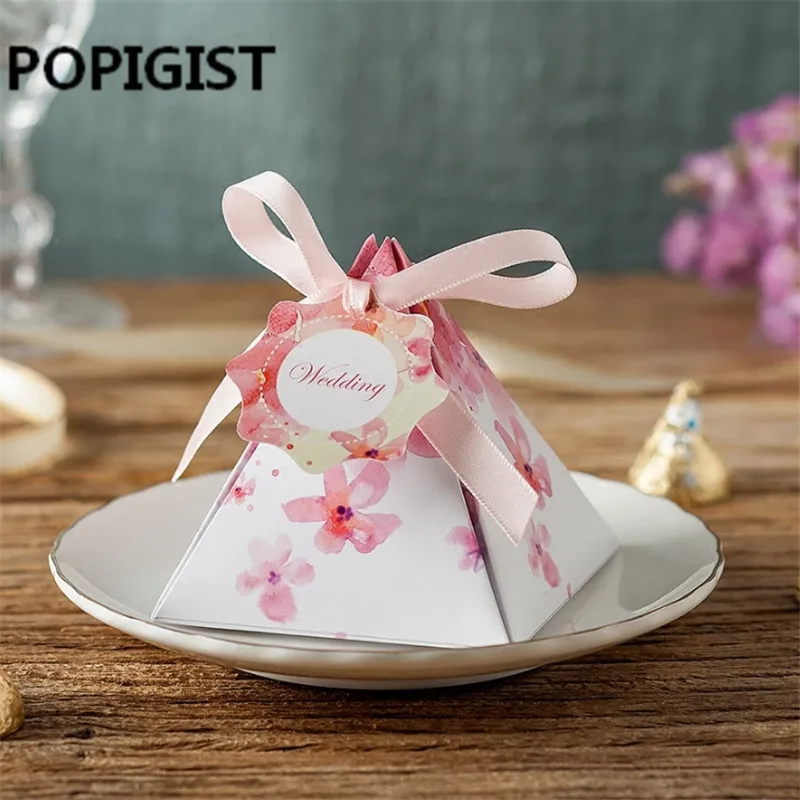 

Flower Pyramid Boxes Candy Box with Ribbon Tags Wedding Party Favors and Gifts Boxes for Guests Xmas party Decorations 50pcs