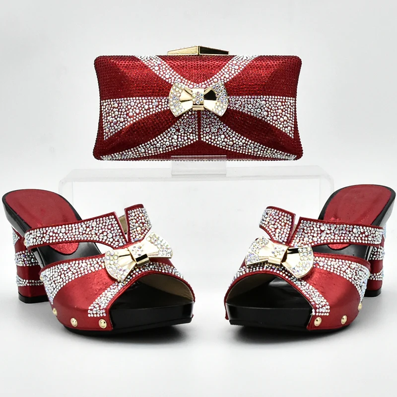 Последние красного цвета итальянская Дамская обувь и комплекты с сумкой, декорированные стразы комплект обуви в африканском стиле комплект из обуви и сумок в африканском стиле; итальянский в Для женщин