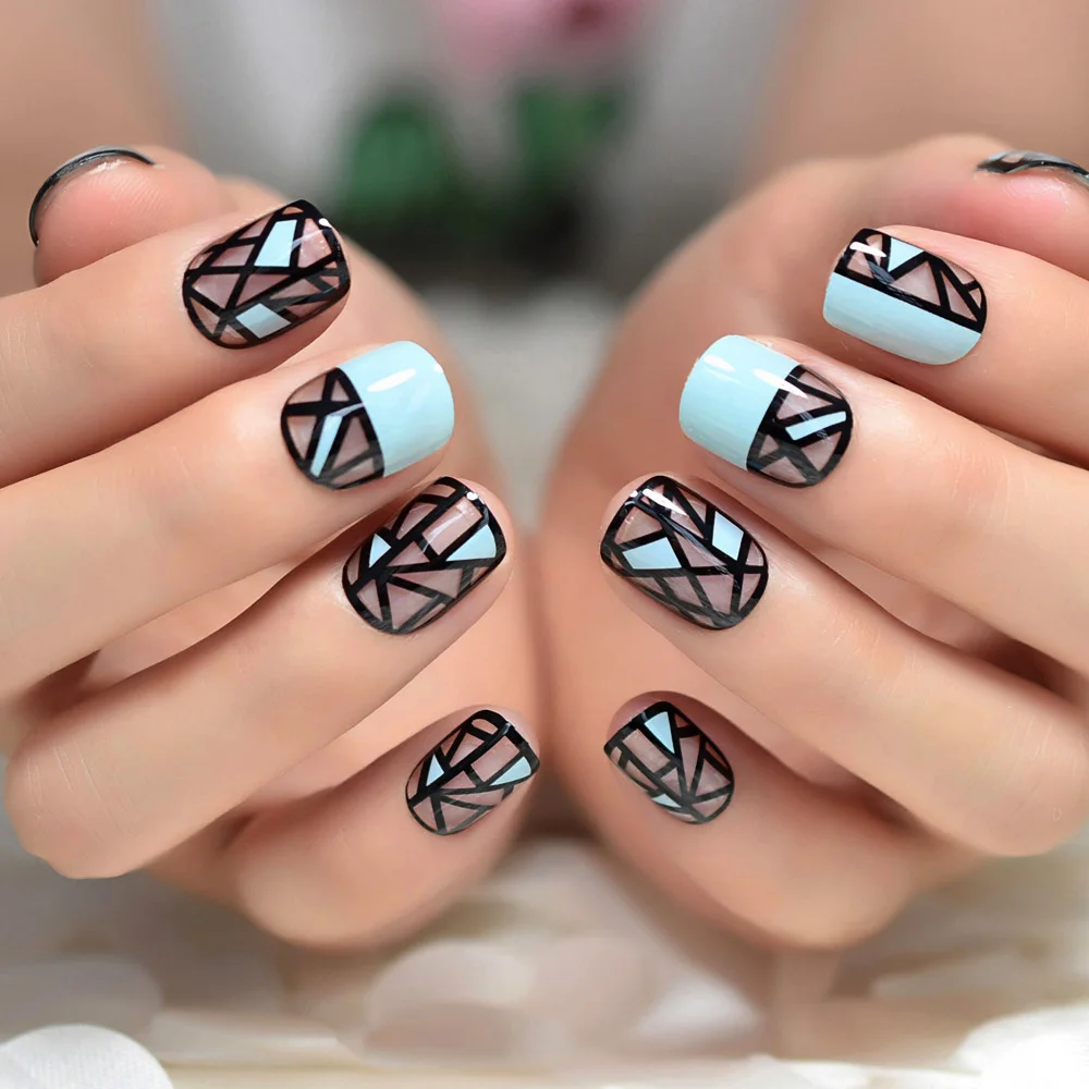 Необычные геометрические светло голубые французские накладные ногти черные