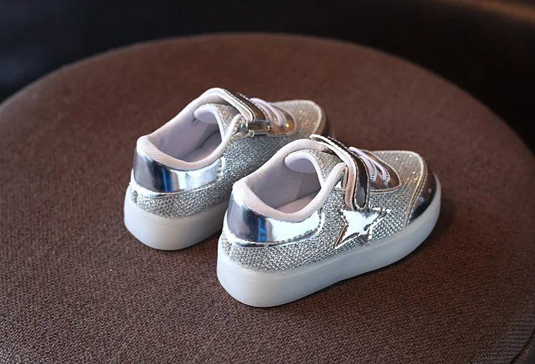 Популярные модные светящиеся детские кроссовки для детей от 1 до 5 лет, высококачественная повседневная обувь для маленьких мальчиков и девочек, обувь для малышей с мягкой подошвой