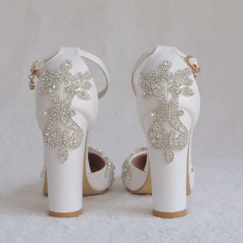 Белые женские босоножки из искусственной кожи с острым носком белые свадебные вечерние туфли на высоком квадратном каблуке Летняя женская обувь с ремешком на лодыжке XY-B0225